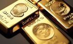 Dollar Downfall Seen to Persist as Gold Reaches $2,700 High 🌍📈