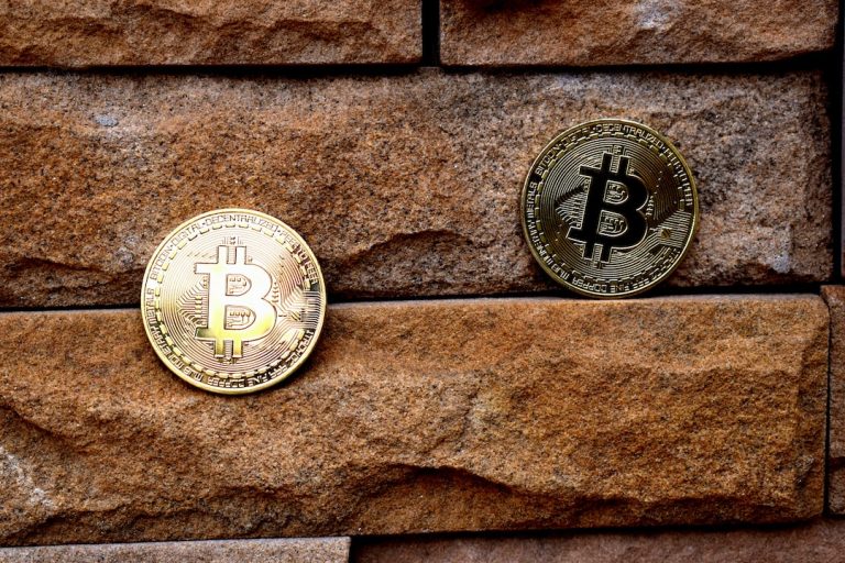 Potential Late Entry by Charles Schwab Poised to Disrupt Bitcoin ETF Market, Say Analysts
