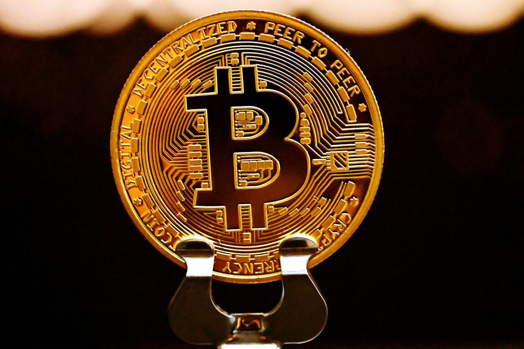 Cathie Wood Predicts Bitcoin's Rise as a Safe-Haven Amidst US Banking Crisis, Surpassing Gold
