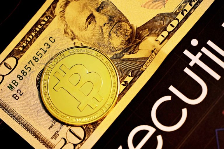 The Potential for Bitcoin and Gold Amidst US Economic Challenges: Insights from Macro Investor Luke Gromen