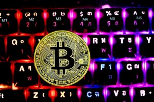 Cardano Founder Criticizes Bitcoin’s Lack of Decentralization, Unfair SEC Crypto Policy
